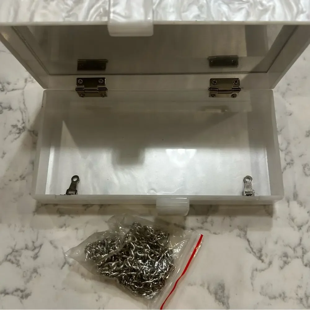 Mrs. White Marble Style Bridal Clutch w/‎ Chain